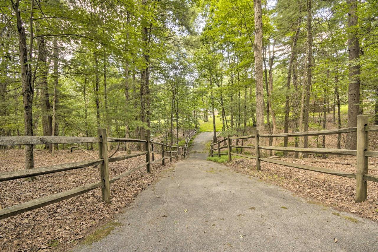 Creekside Berkeley Springs Cabin On 35 Acres! 外观 照片